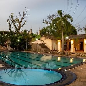 Riverside Hotel